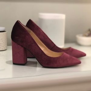 Jessica Simpson velvet pumps